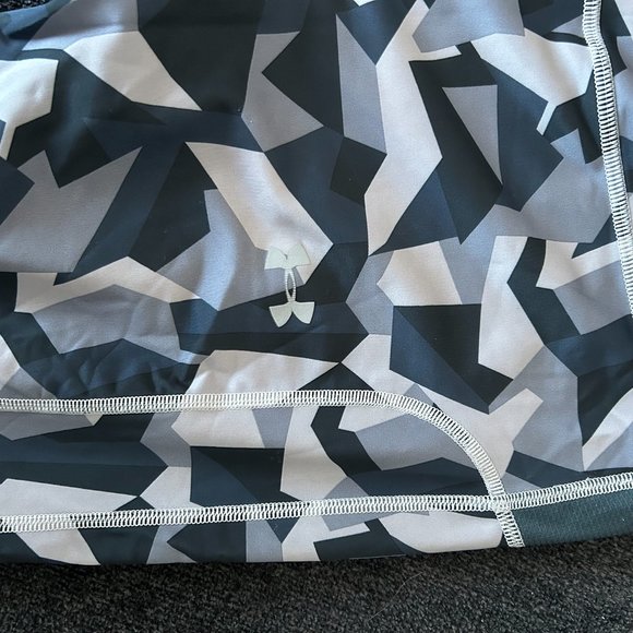 Under Armour Large Heatgear compression Geometric print capri workout leggings - Picture 6 of 6